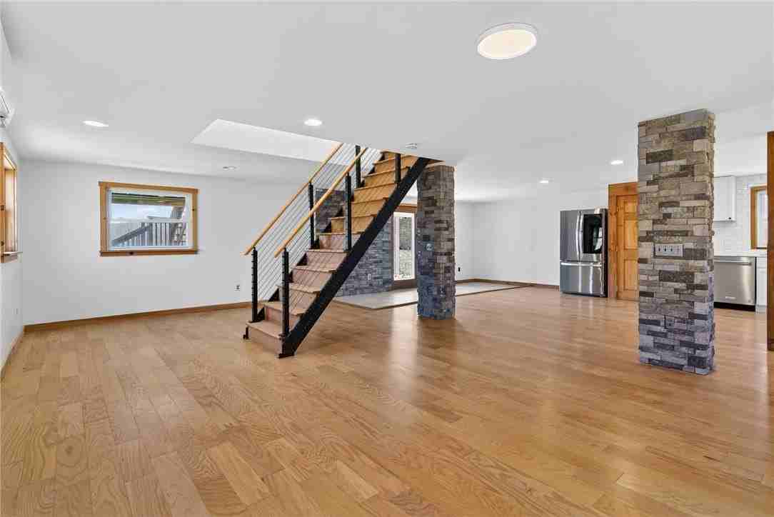 999 Salmon Creek Rd - Photo 4 of 33