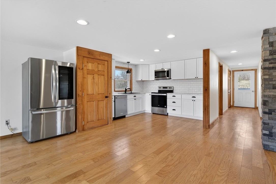 999 Salmon Creek Rd - Photo 5 of 33