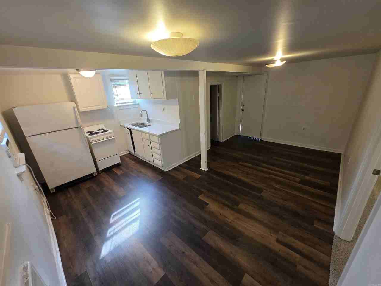 916 N Poplar St - Photo 2 of 8