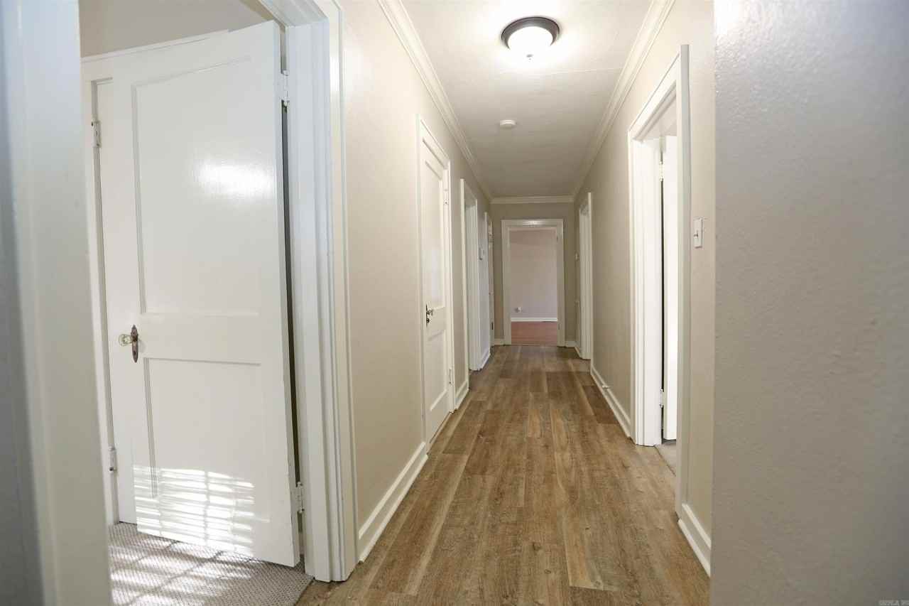 4000 Woodlawn Dr - Photo 2 of 20