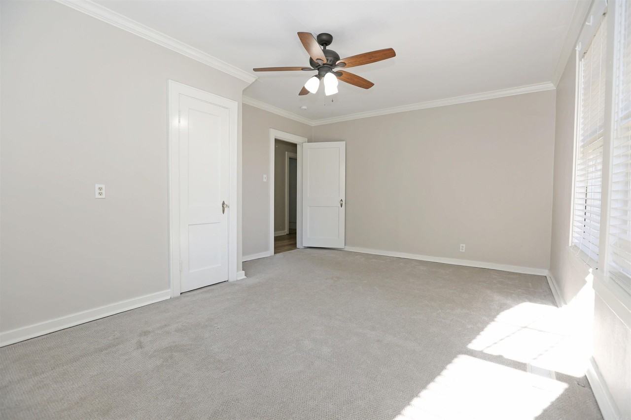 4000 Woodlawn Dr - Photo 3 of 20