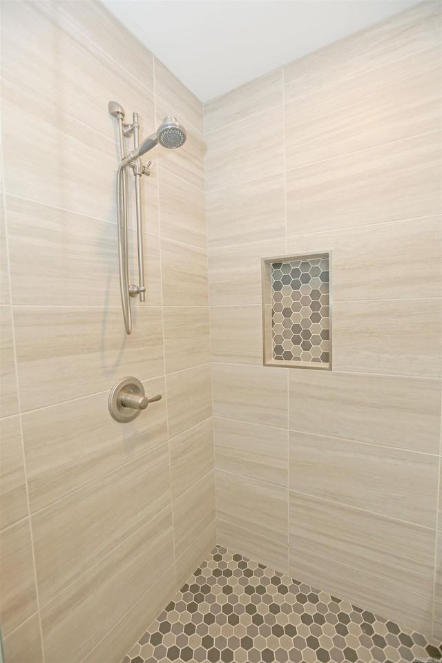 4000 Woodlawn Dr - Photo 7 of 20