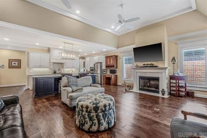 19 Bishop Pl - Photo 3 of 25