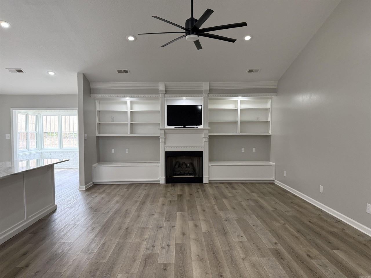 1 Enclave - Photo 2 of 23