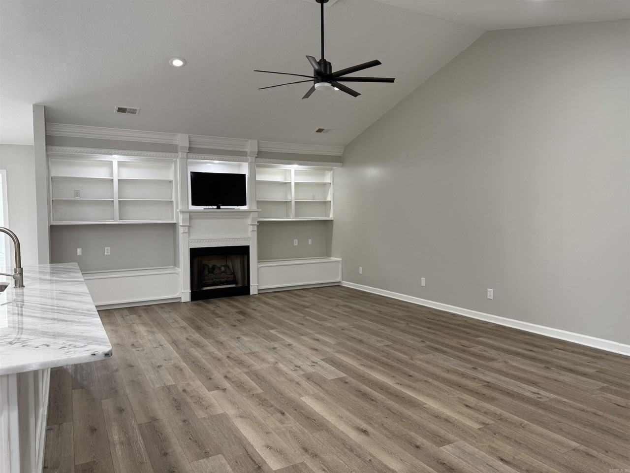 1 Enclave - Photo 4 of 23