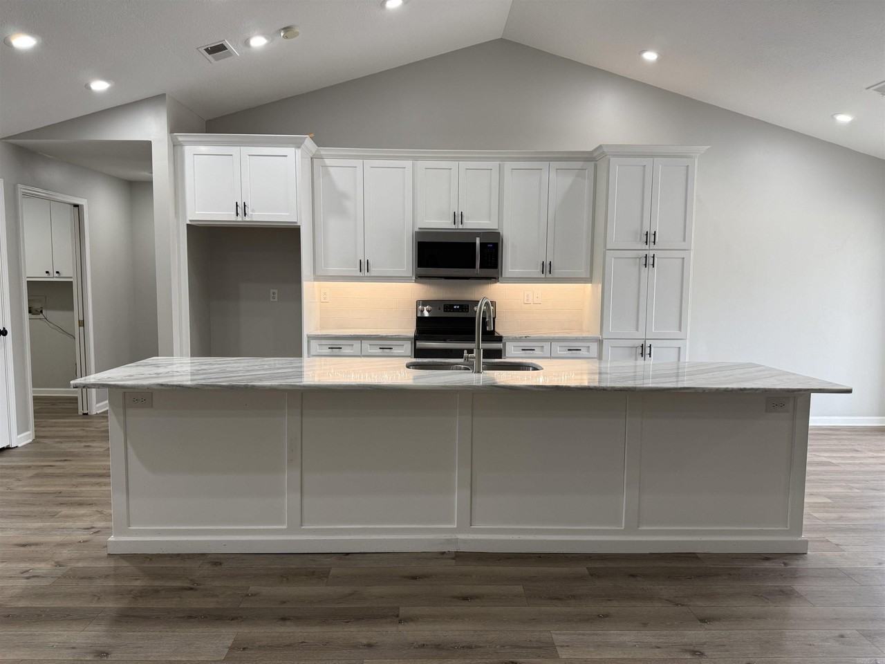 1 Enclave - Photo 6 of 23