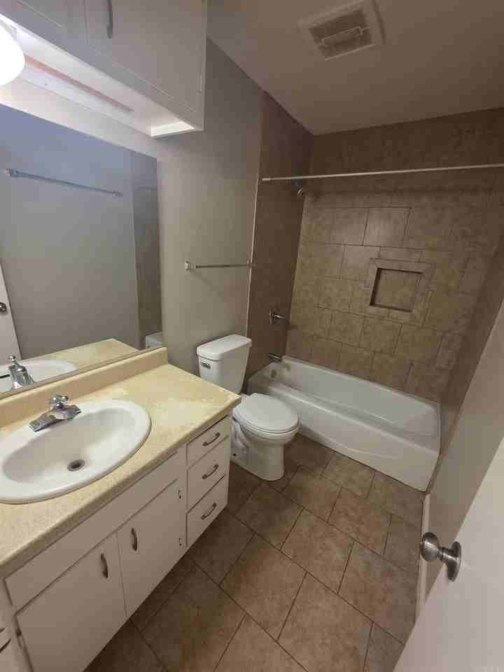 1616 Skyline Dr - Photo 4 of 6