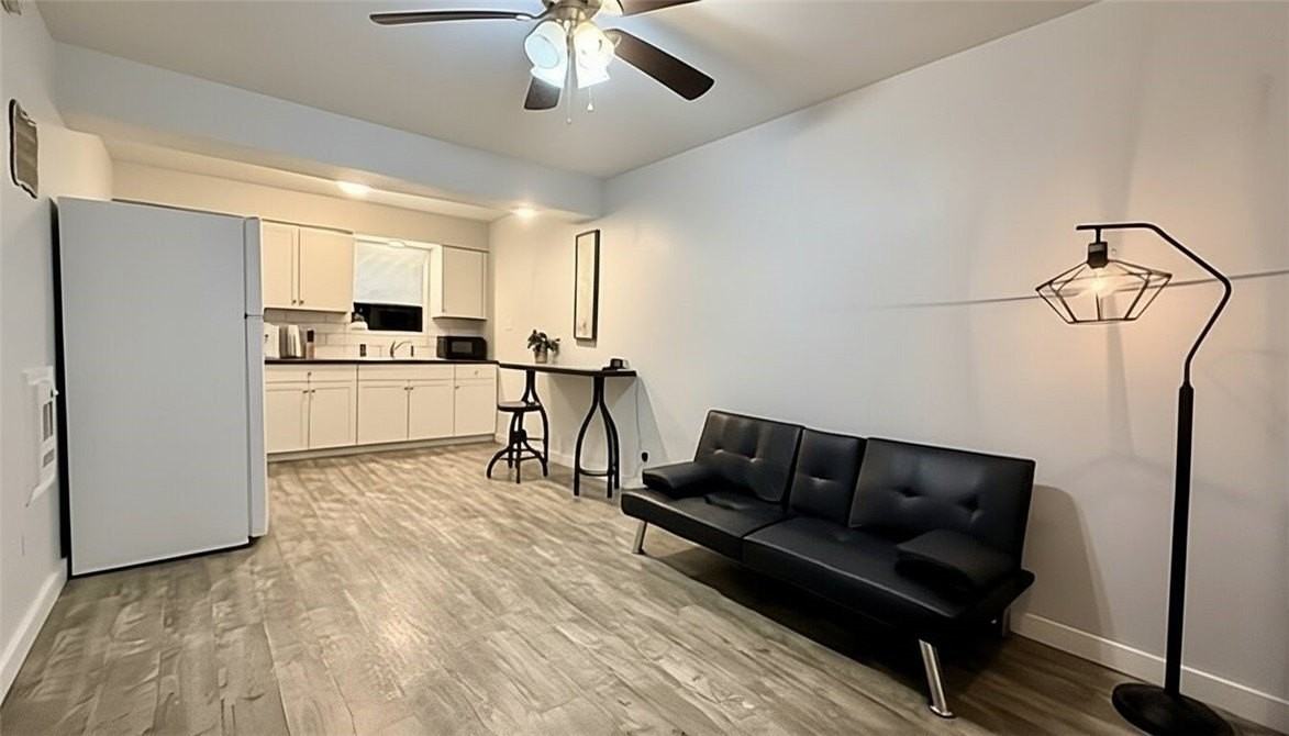 10654 Heizer Dr Apt 6 - Photo 3 of 11