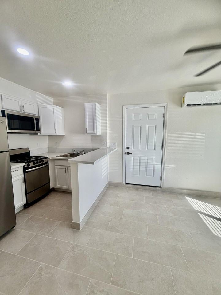 52443 Tripoli Way Unit B - Photo 2 of 8