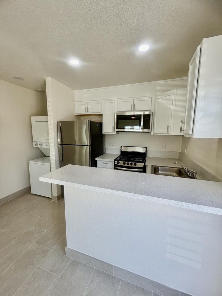 52443 Tripoli Way Unit B - Photo 5 of 8