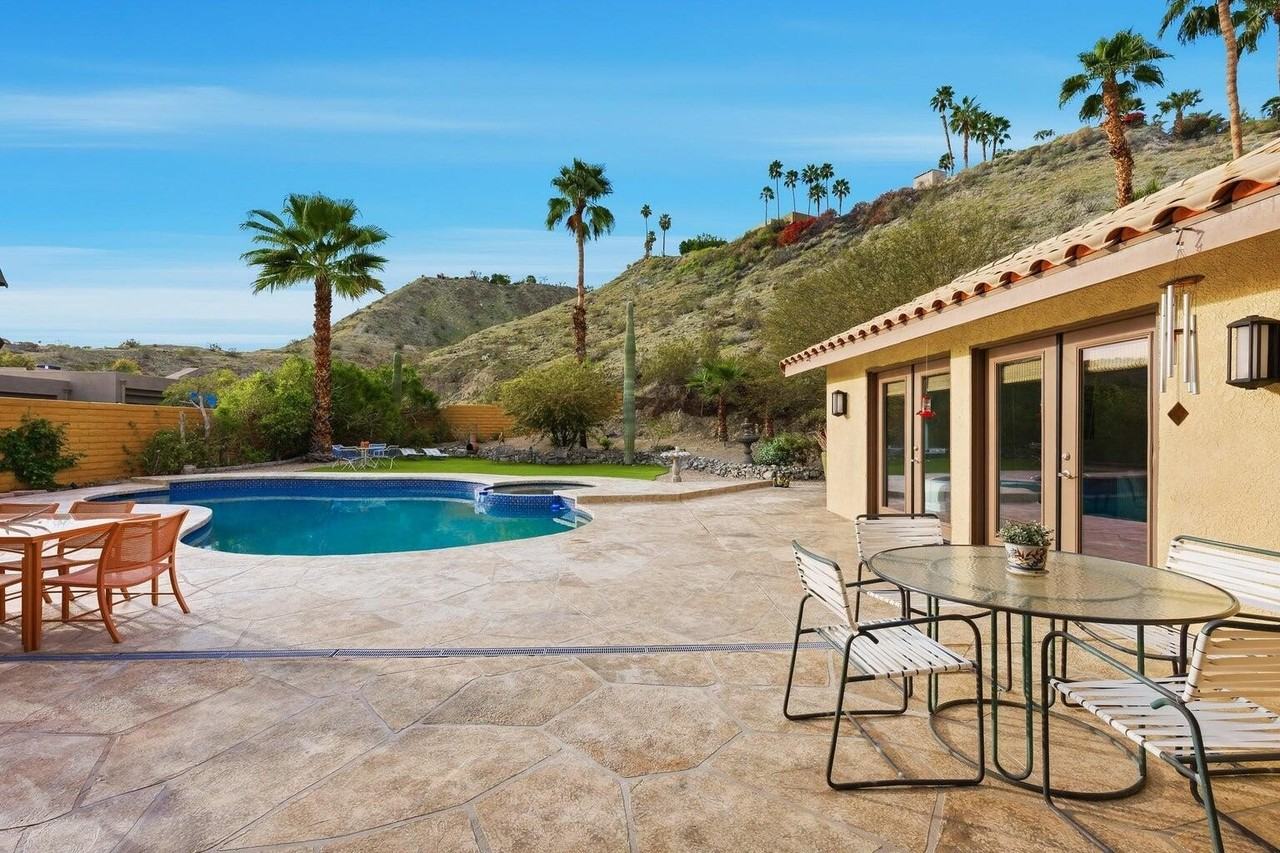 10 Venus Dr - Photo 7 of 32