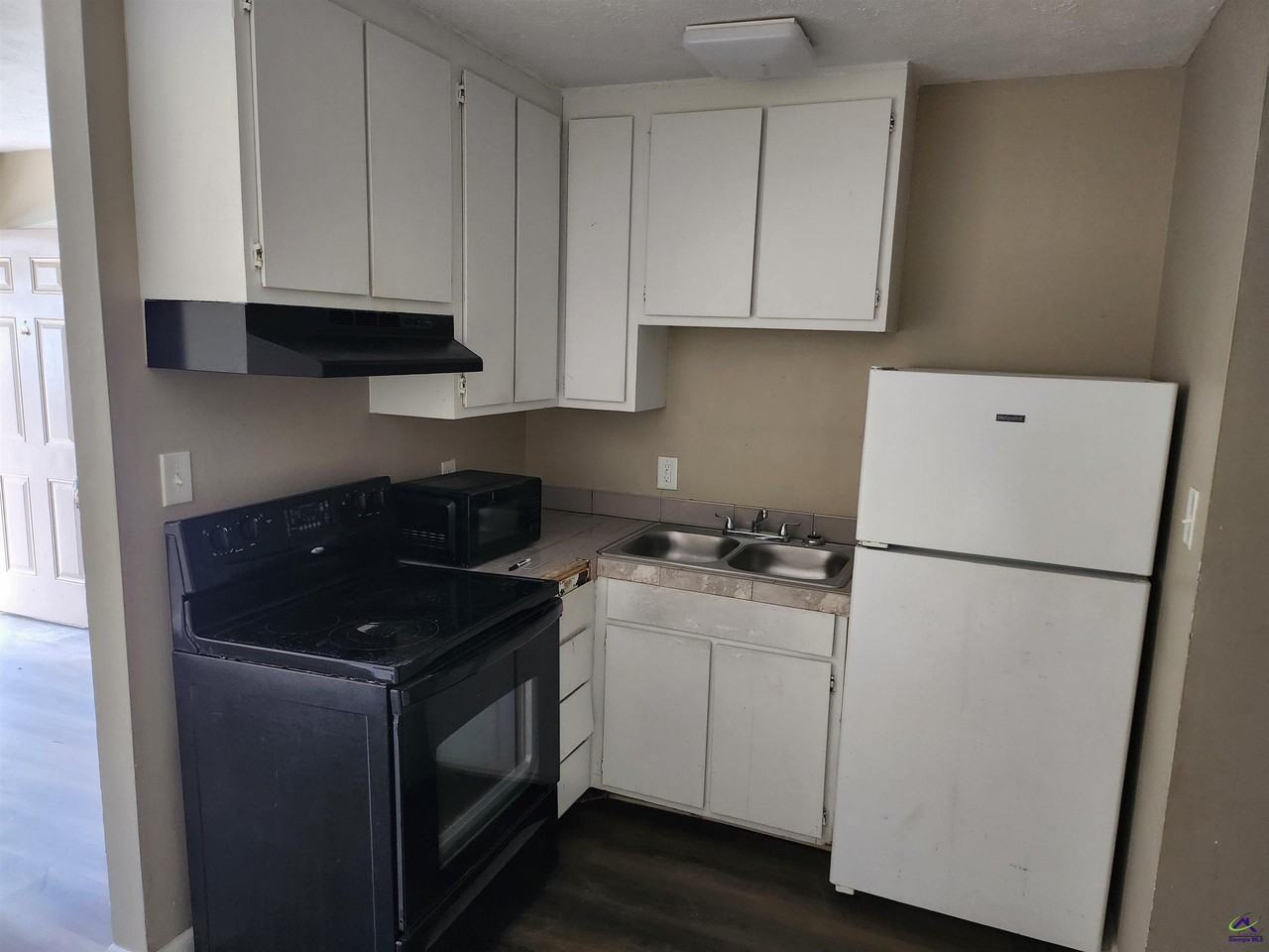 216 Tabor Dr - Photo 4 of 9