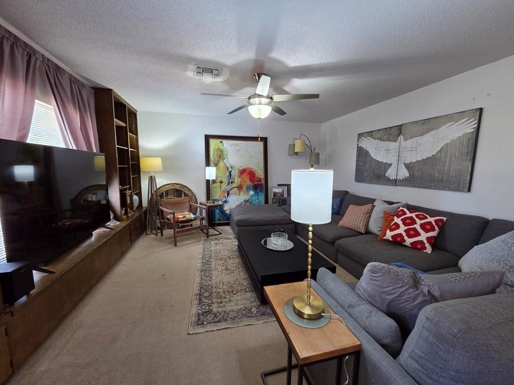 106 Broadmoor Dr - Photo 4 of 21