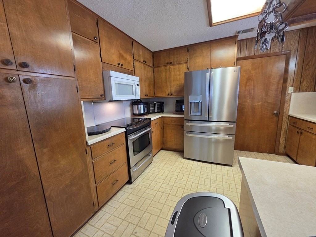 106 Broadmoor Dr - Photo 7 of 21