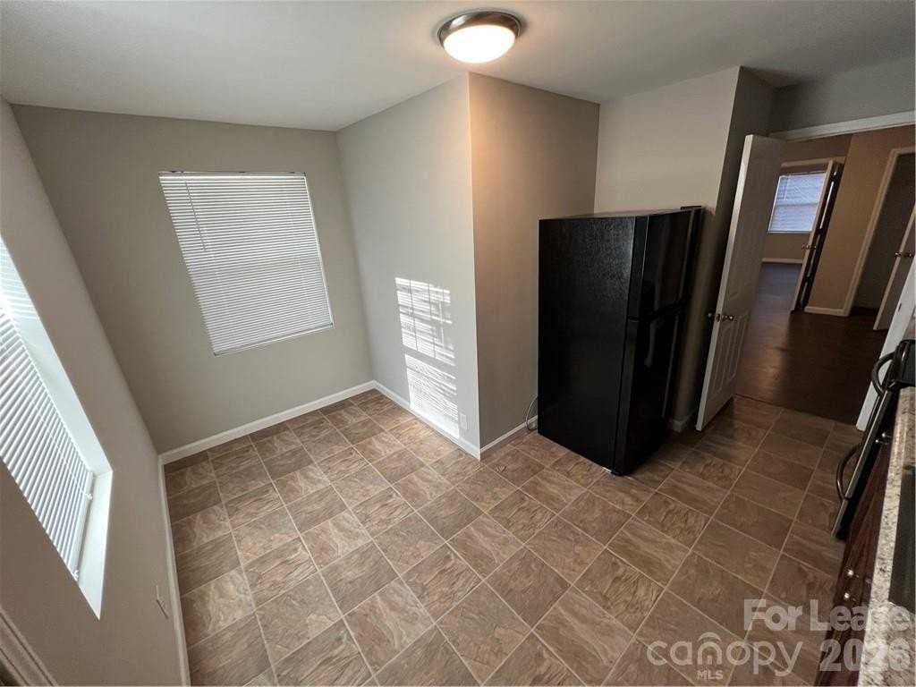 720 E Pine St - Photo 5 of 9