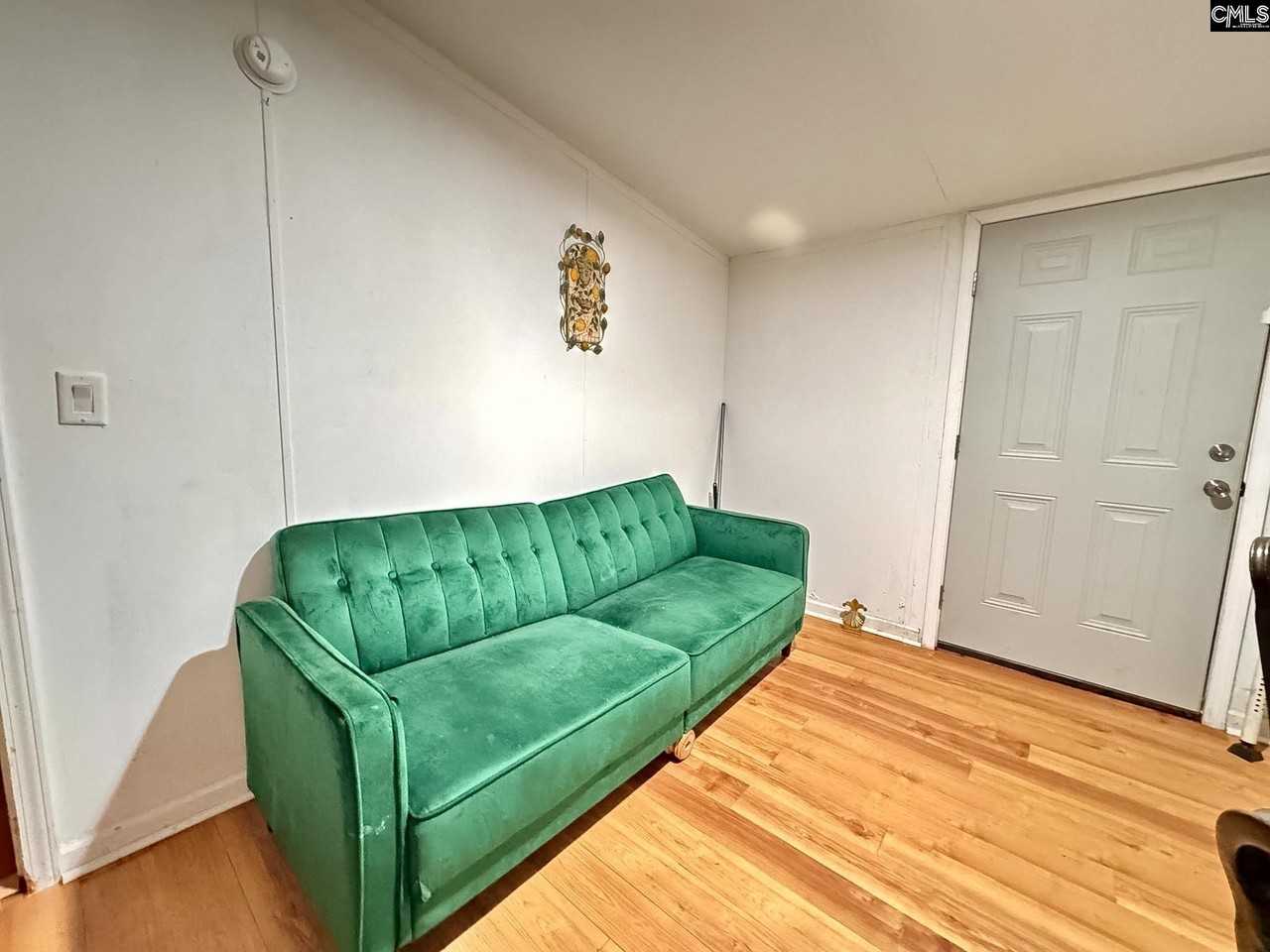 1253 Winterwood Rd - Photo 5 of 10