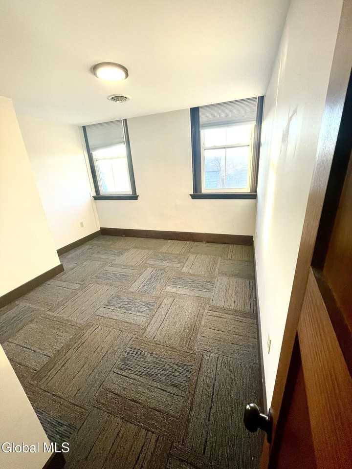 34 William St Apt 101 - Photo 4 of 12
