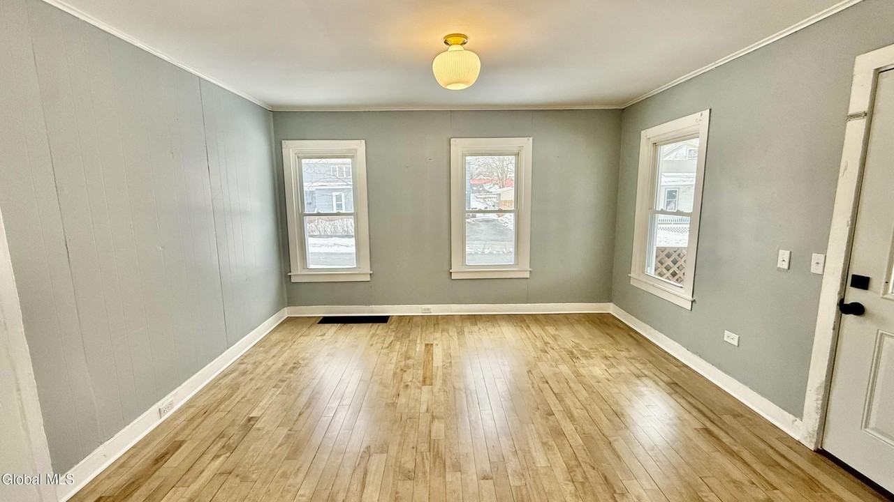 173 Bay St Unit 2 - Photo 4 of 26