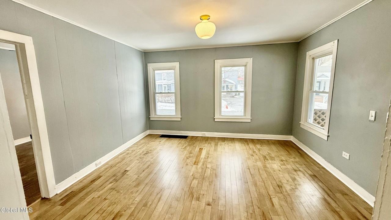 173 Bay St Unit 2 - Photo 6 of 26