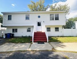 4 Thoroughbred Ln - Photo 1 of 1