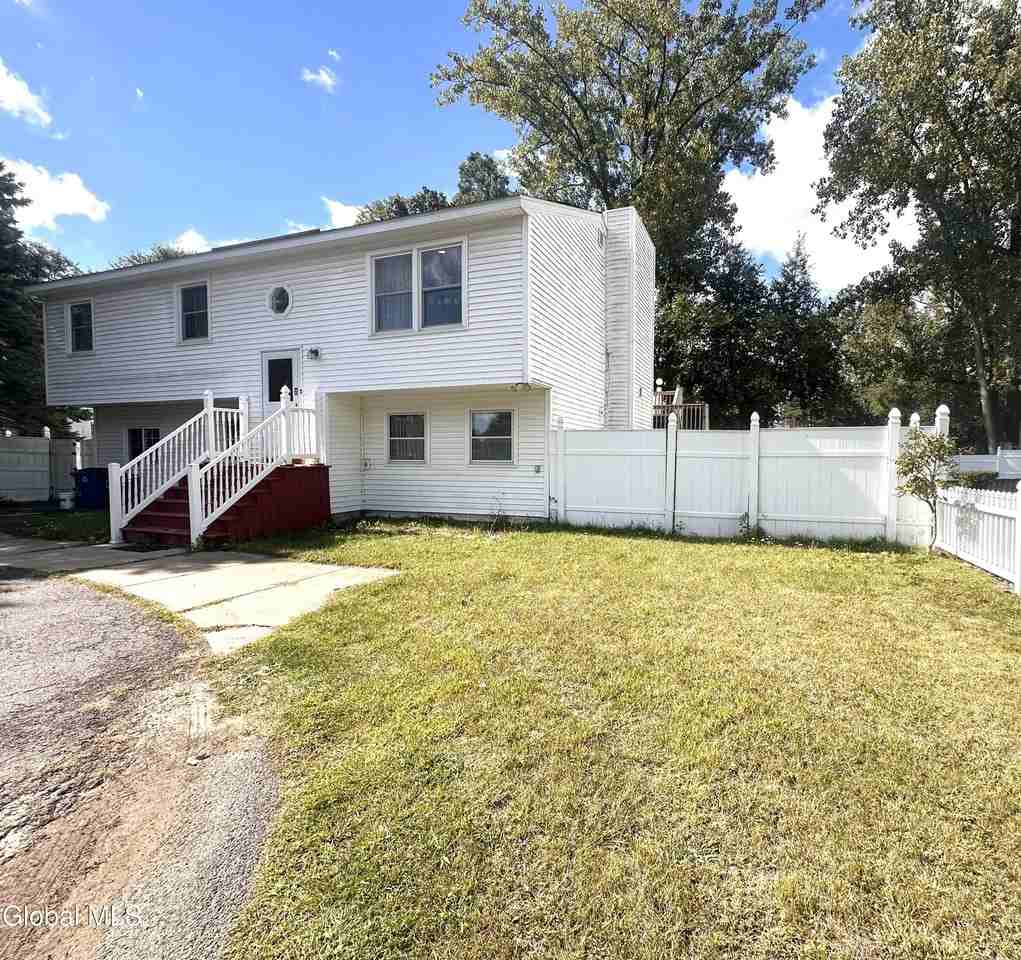 4 Thoroughbred Ln - Photo 2 of 26