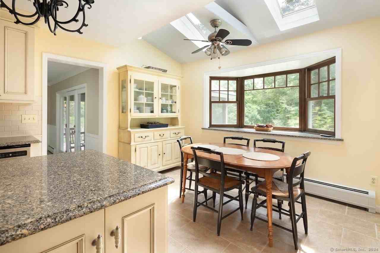 32 Burton Rd - Photo 5 of 24