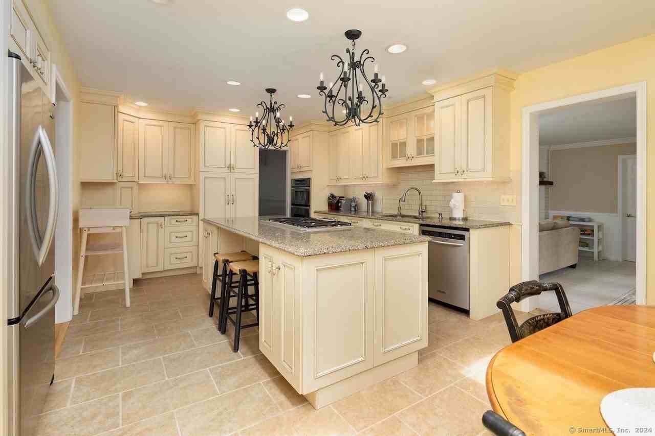 32 Burton Rd - Photo 6 of 24