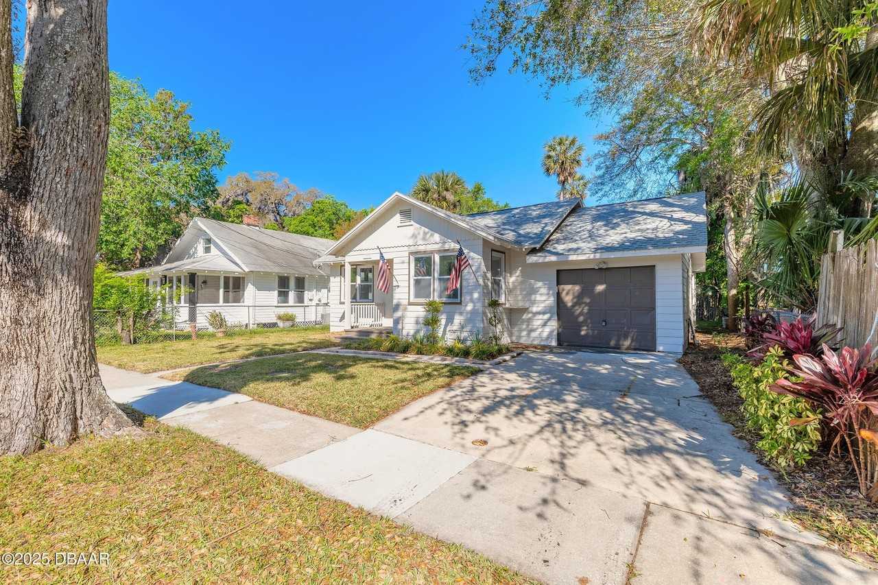 138 Kingston Ave - Photo 3 of 40