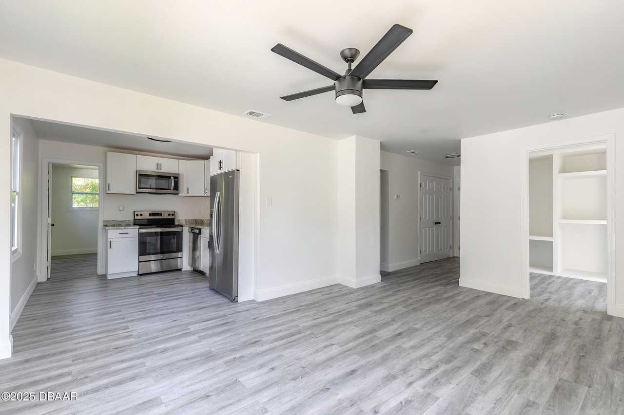 138 Kingston Ave - Photo 6 of 40