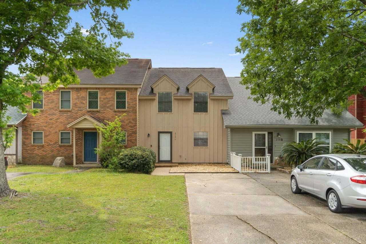 216 Cloverdale Blvd #C - Photo 2 of 11
