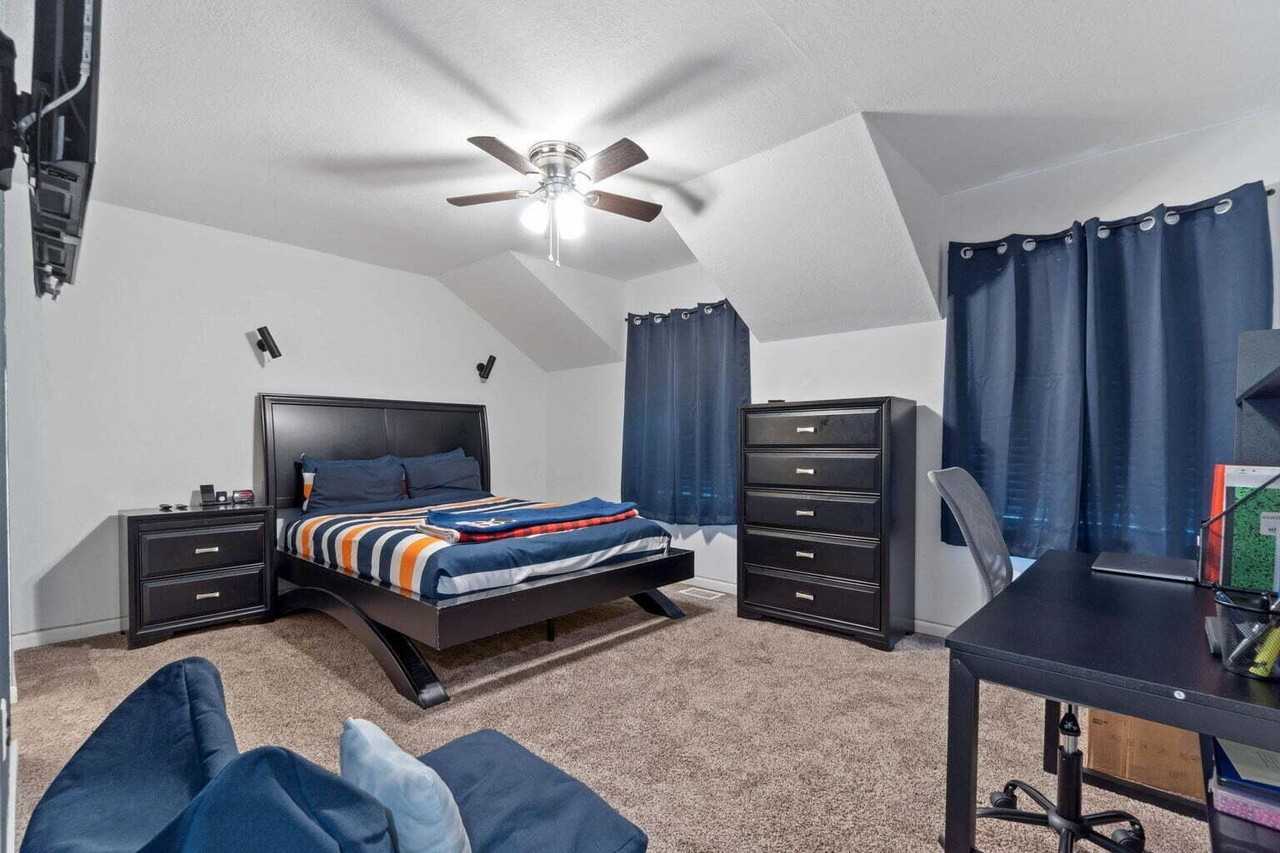 216 Cloverdale Blvd #C - Photo 7 of 11