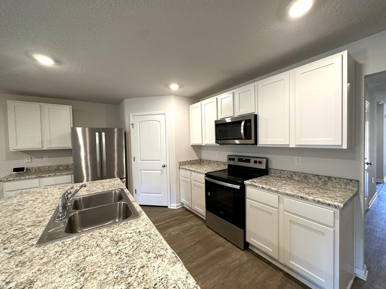 3481 Sparco Dr - Photo 6 of 25