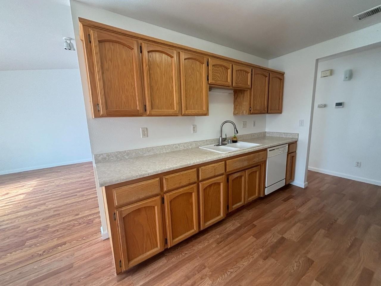 813 Morton Ave - Photo 5 of 19