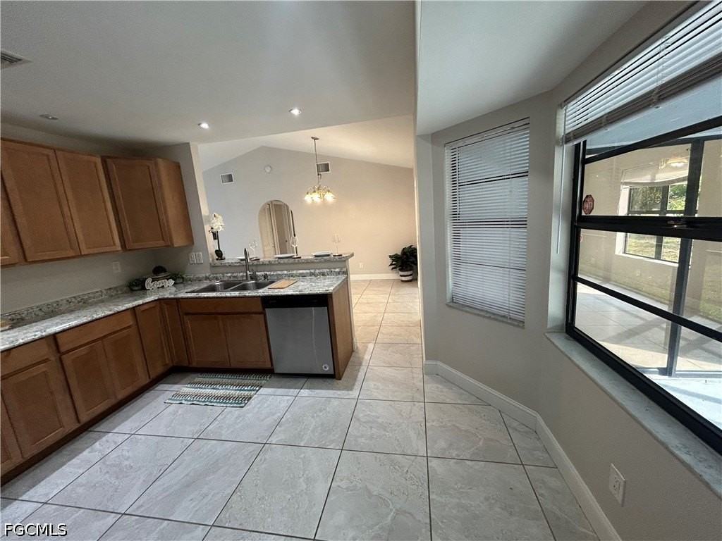 701 Sw 9th Ave - Photo 6 of 16