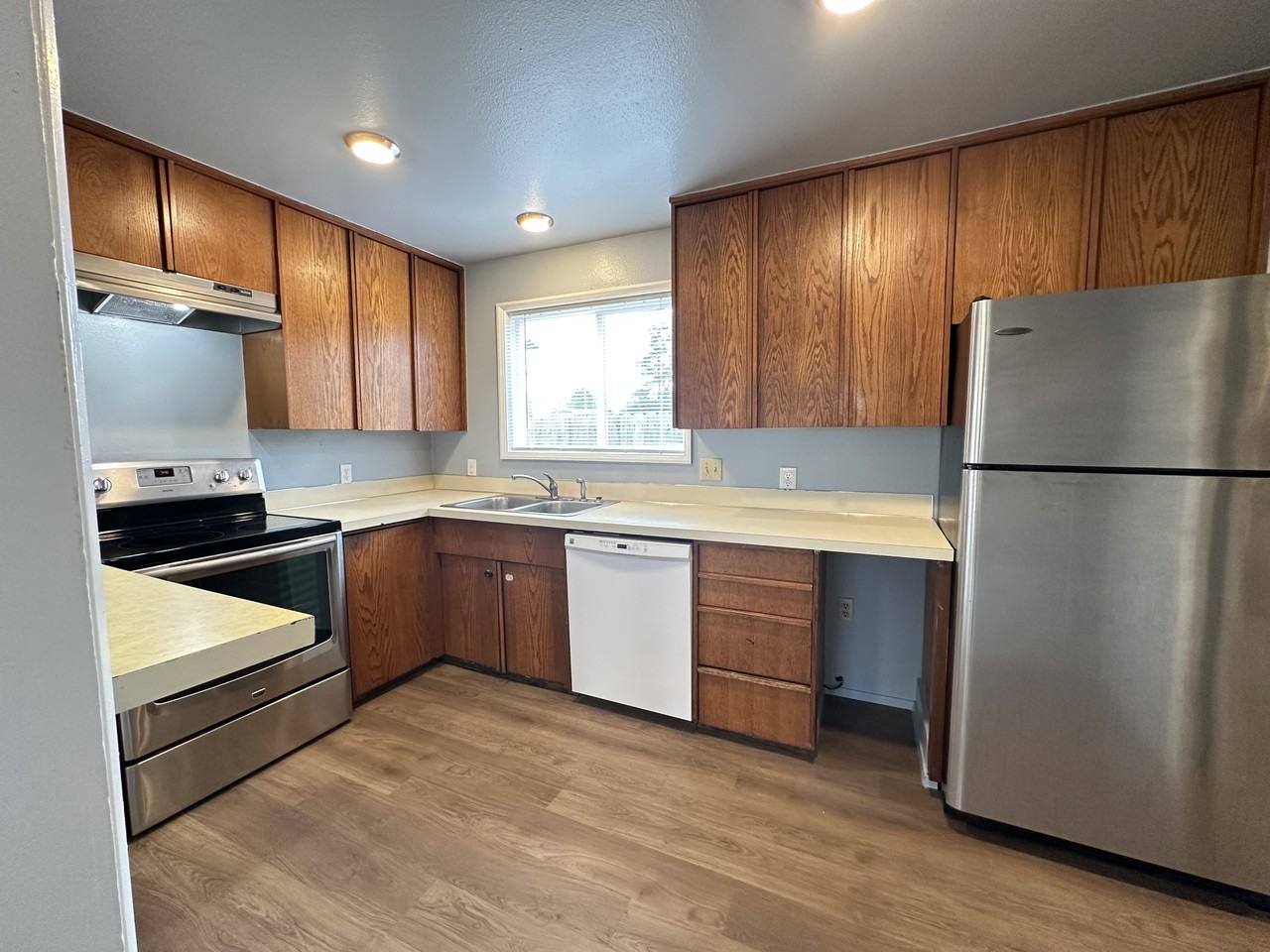 210 W Pacific Ave #1 - Photo 3 of 21