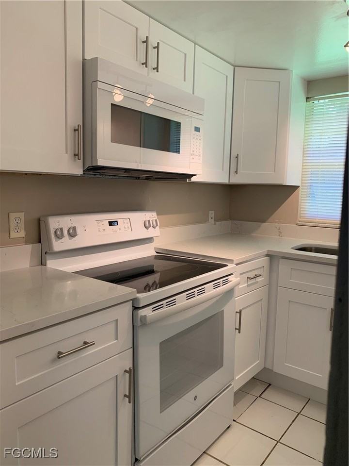 815 Courtington Ln Unit 2 #2 - Photo 3 of 9