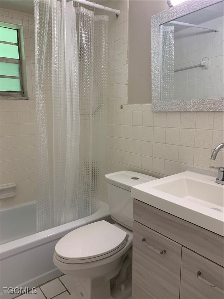 815 Courtington Ln Unit 2 #2 - Photo 5 of 9