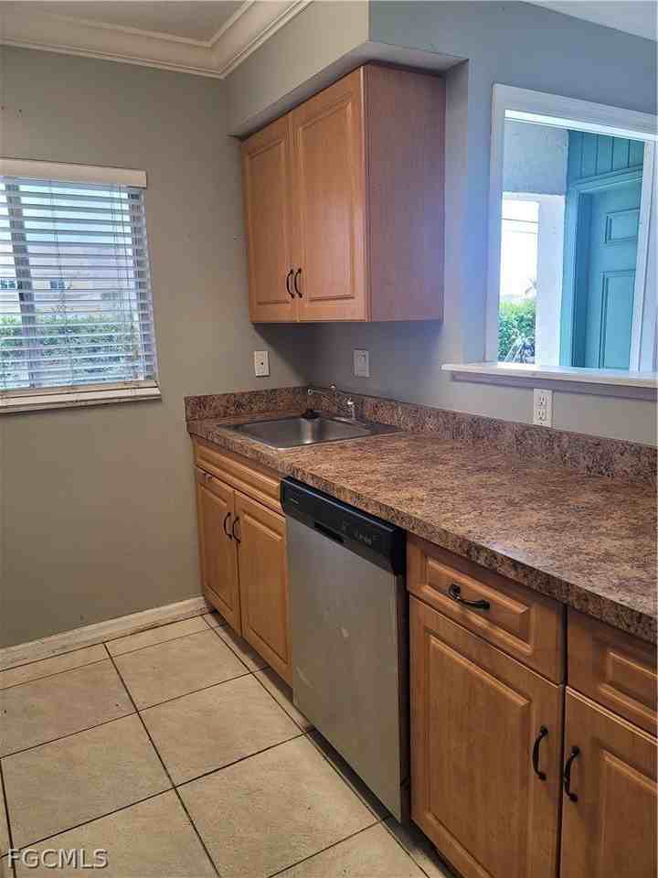 1014 Country Club Blvd #2 - Photo 3 of 10