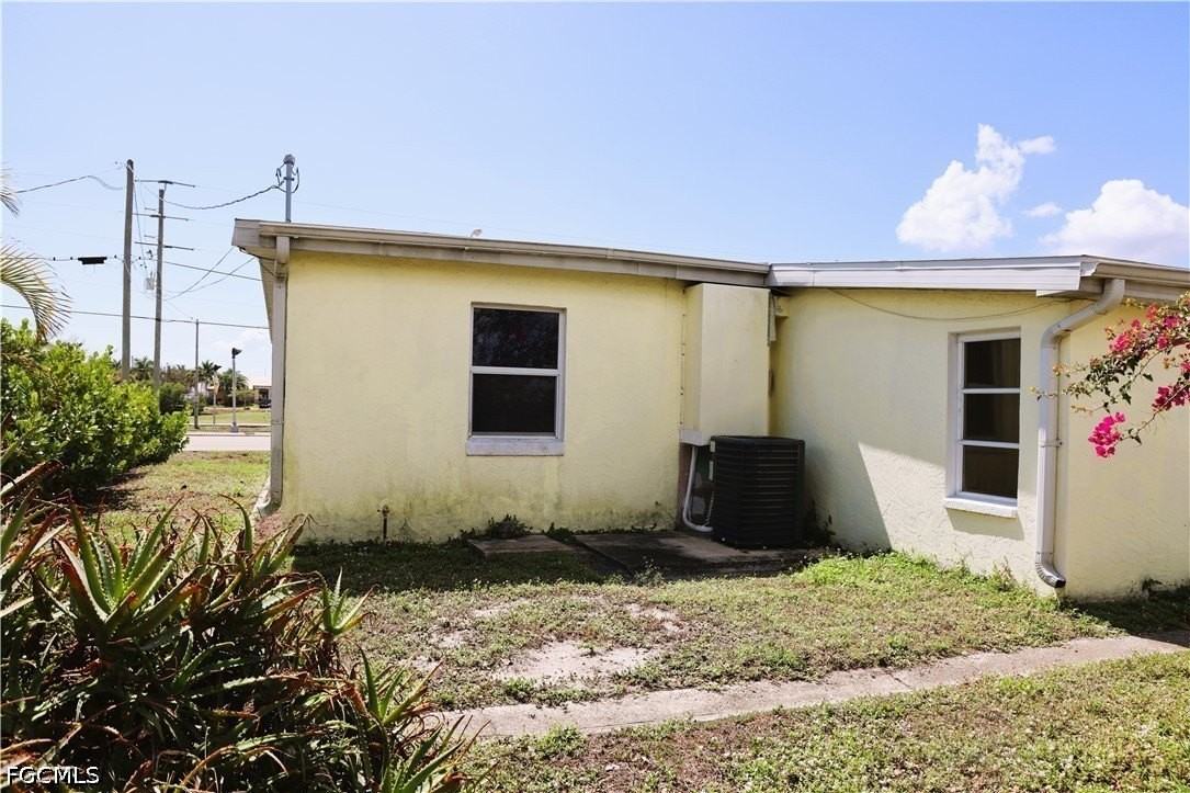 21380 Edgewater Dr - Photo 4 of 25