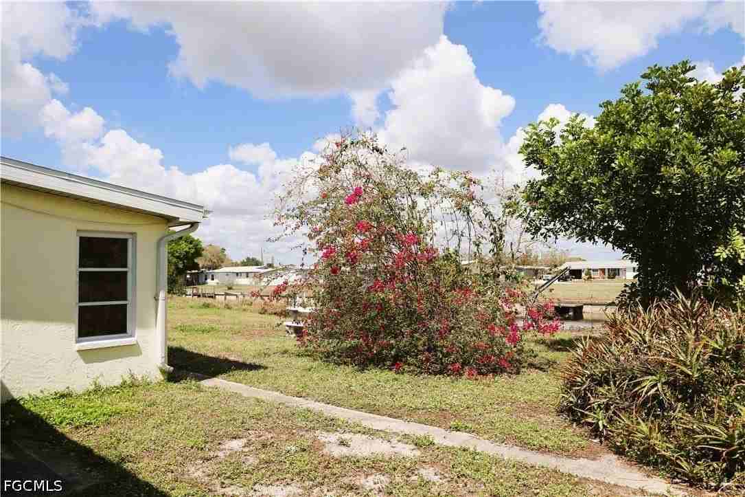 21380 Edgewater Dr - Photo 5 of 25