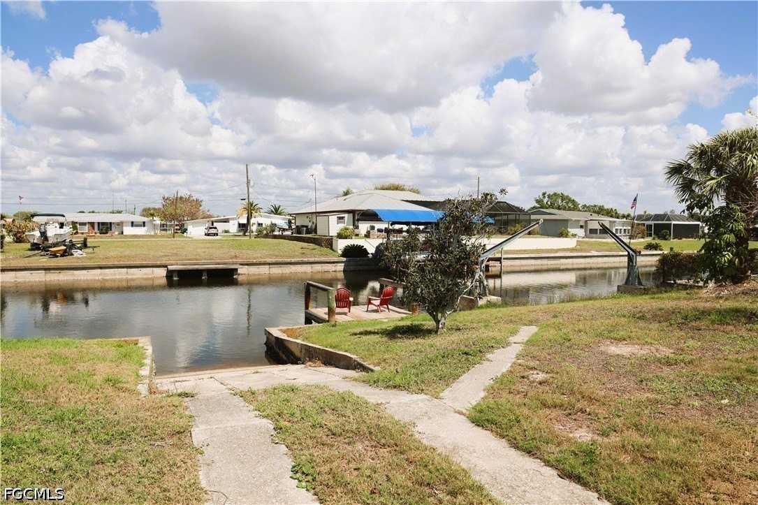 21380 Edgewater Dr - Photo 6 of 25