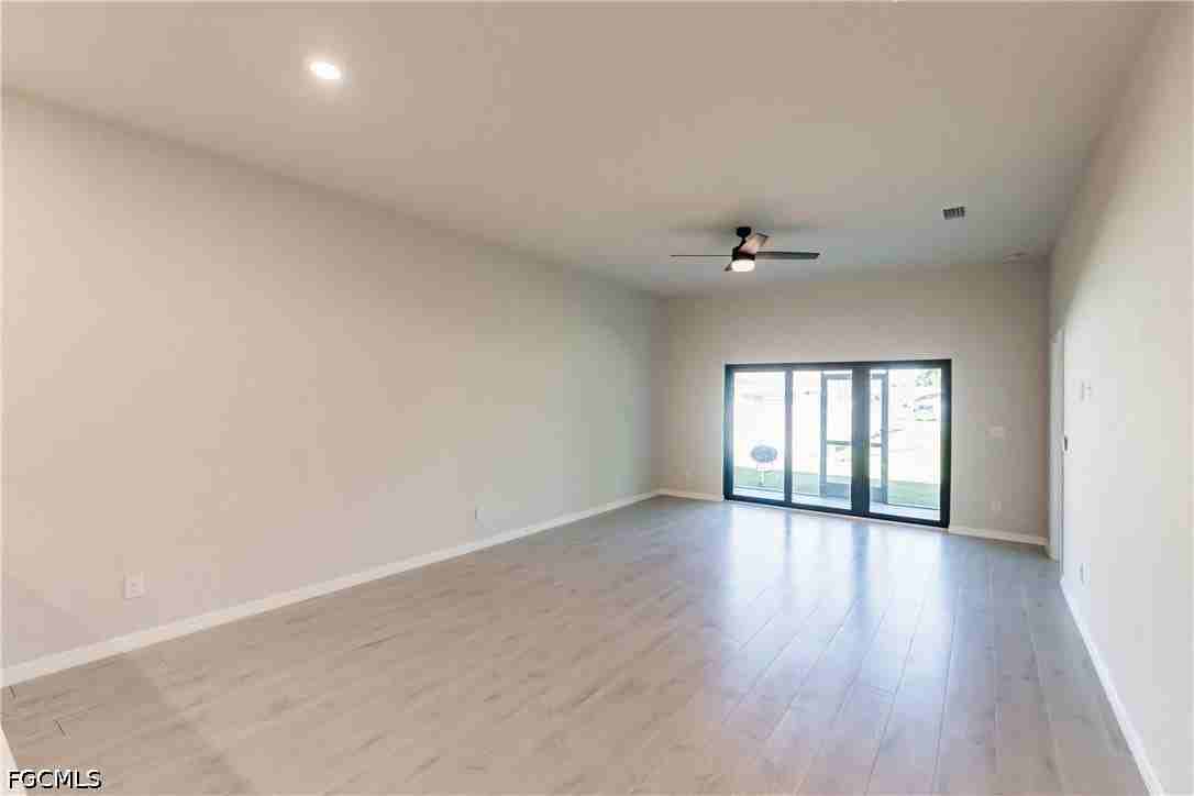 925 Se 14th St - Photo 6 of 32