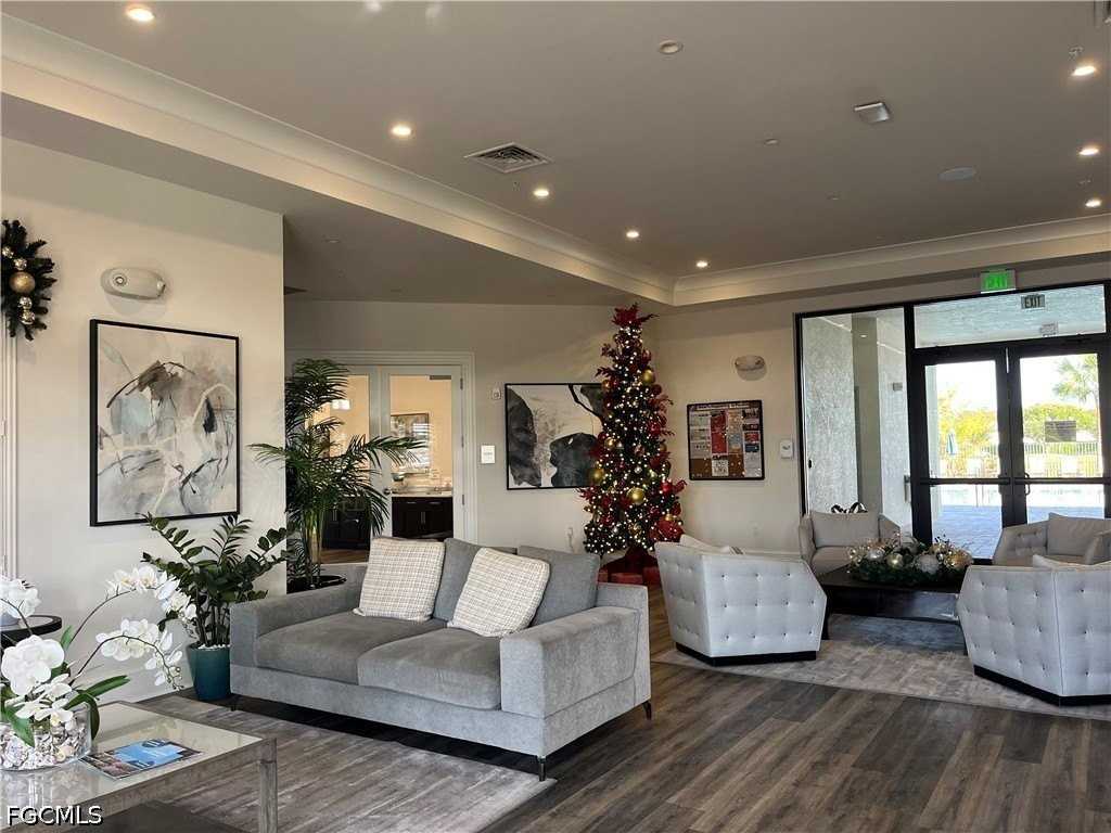 14662 Cantabria Dr - Photo 5 of 49