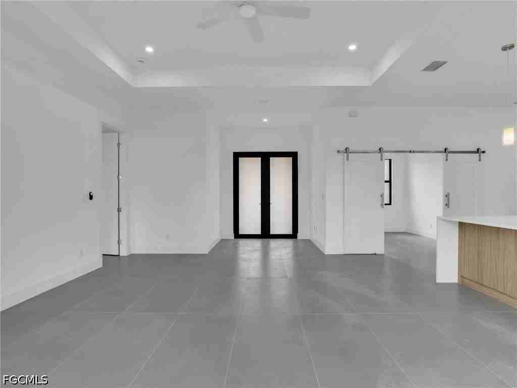 11153 Carnegie Ave - Photo 6 of 28