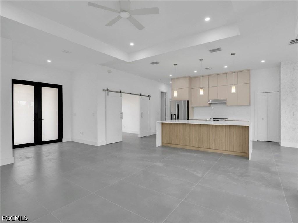 11161 Carnegie Ave - Photo 5 of 28