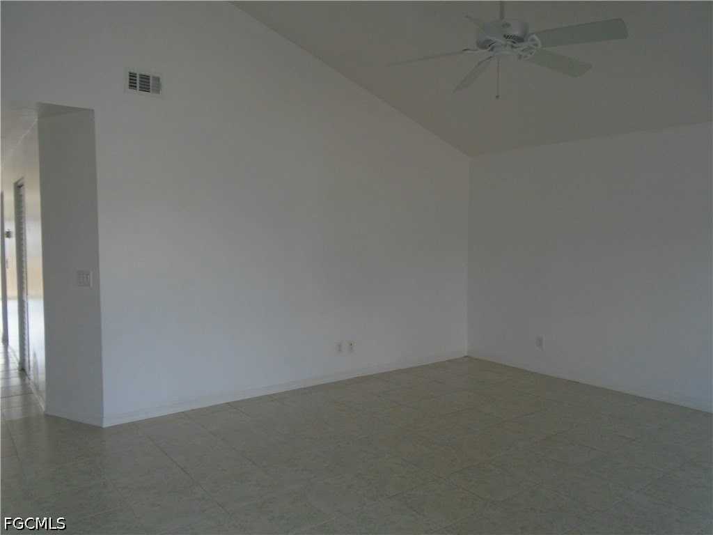 1226 Sw Trafalgar Pkwy Unit 1228 - Photo 4 of 14