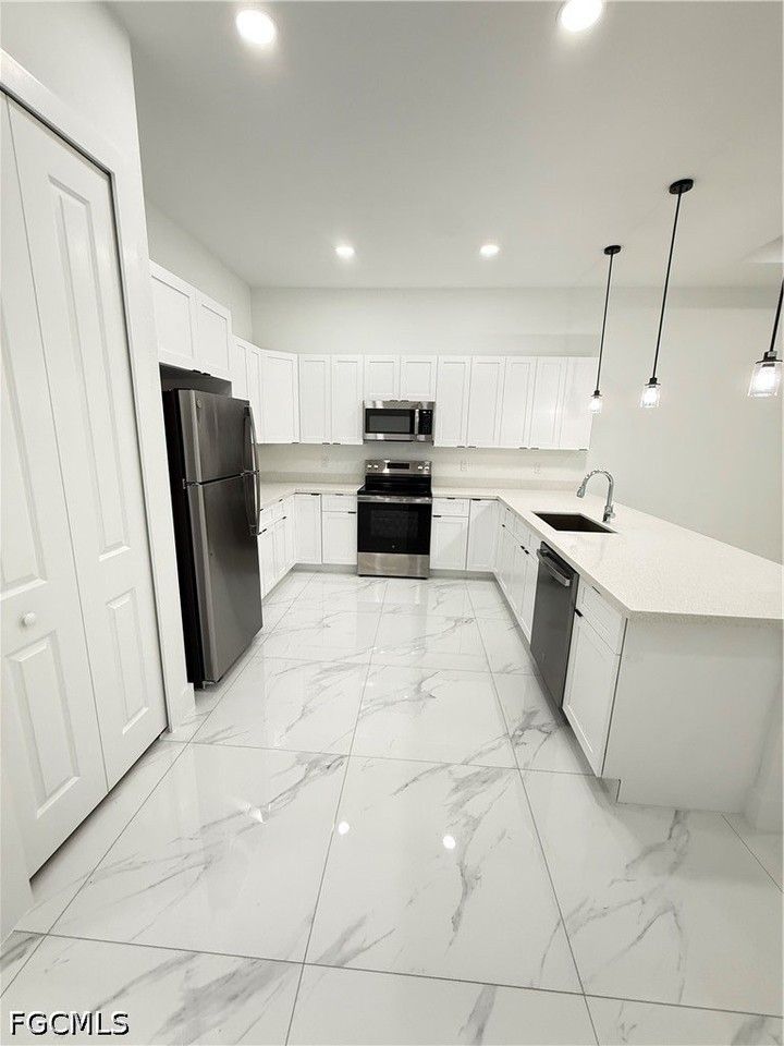 1253 Columbus Blvd - Photo 3 of 11