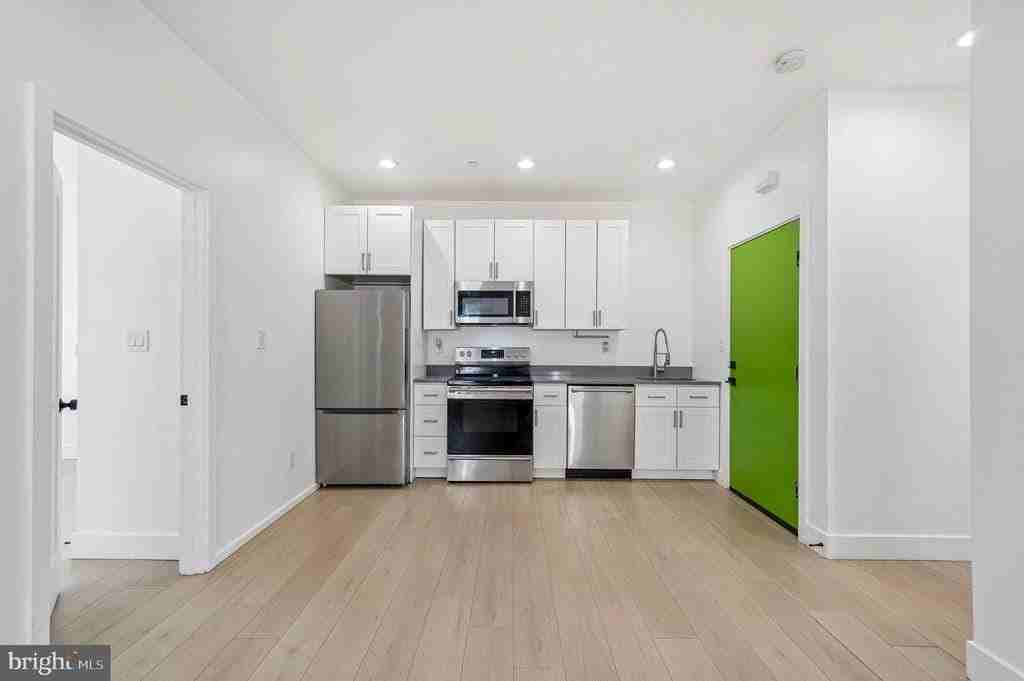 633 N 64th St #2ndFL - Photo 4 of 15