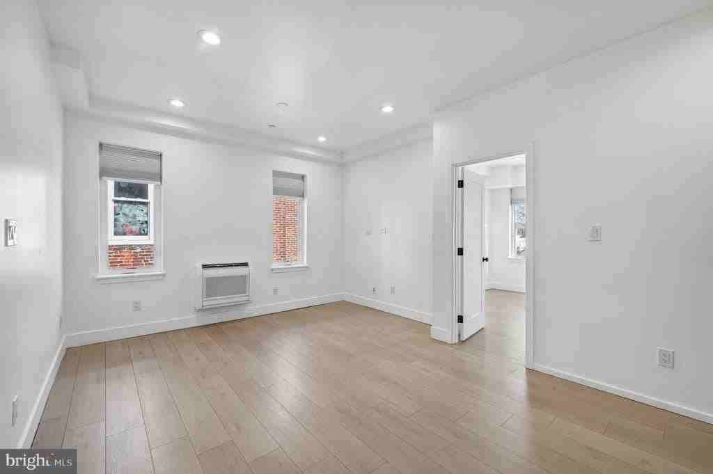 633 N 64th St #2ndFL - Photo 5 of 15