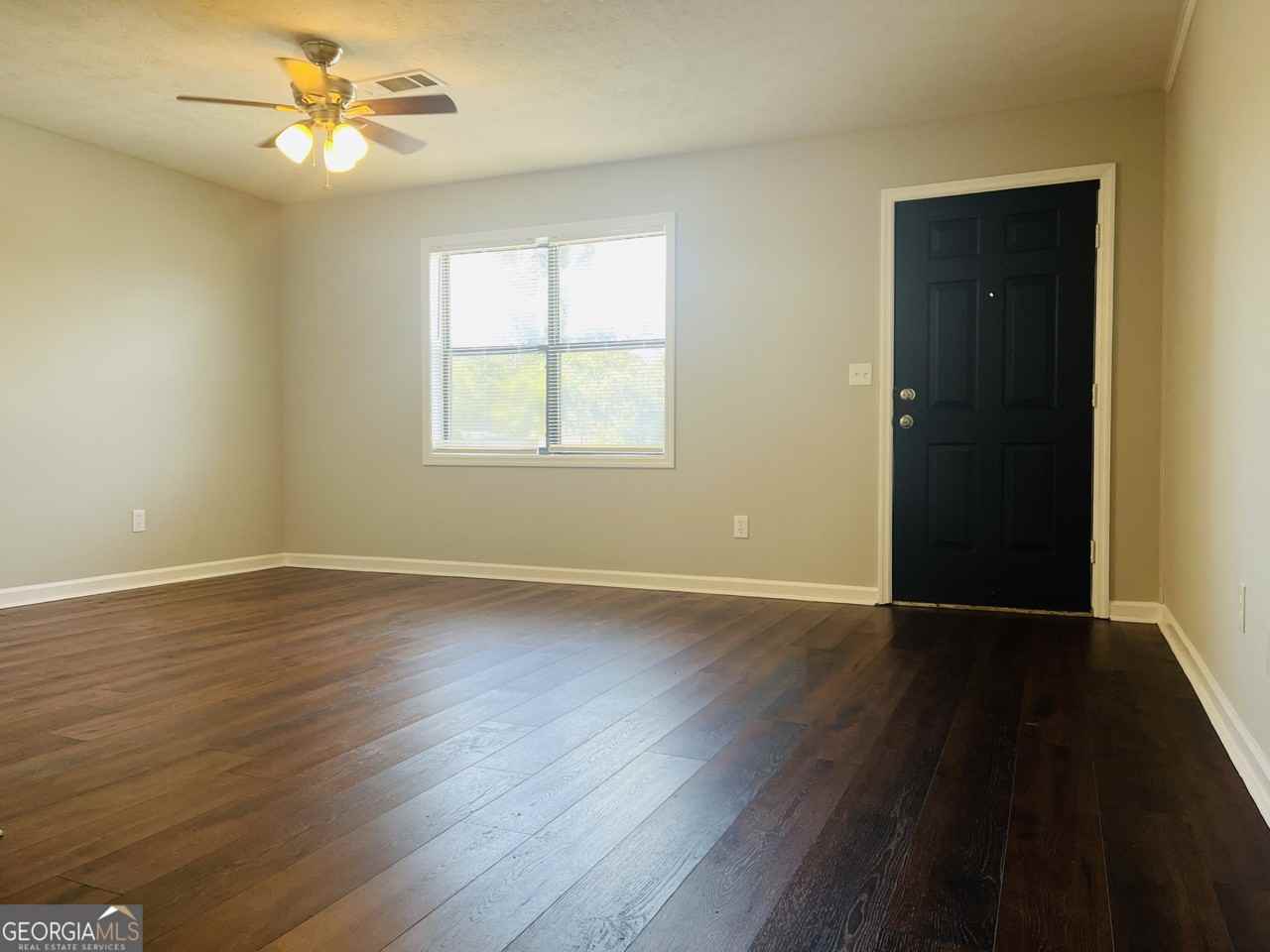 403 Breezy Pines Dr - Photo 5 of 19